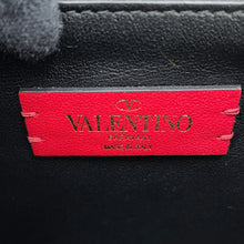 将图像加载到图库查看器中，Valentino Garavani RockStudded Shoulder Bag BlackVW2B0E86BOL Leather
