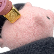 将图像加载到图库查看器中，LOEWE Animal Bag Charm Pig PinkC621232XBD Felt Calf Leather
