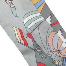 Load image into Gallery viewer, HERMES Twilly LES FOLIES DU CIEL Grena Pearl/Grenadine/Vert061722S Silk100%
