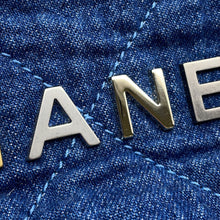 将图像加载到图库查看器中，CHANEL CHANEL22 Handbag BlueAS3980 Denim Size Mini
