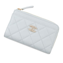 将图像加载到图库查看器中，CHANEL Matelasse CC Logo Fragment Case Baby BlueAP4822 Caviar Leather/Rhinestone
