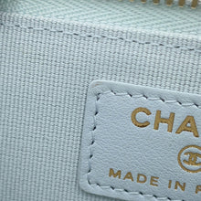 将图像加载到图库查看器中，CHANEL Matelasse CC Logo Fragment Case Baby BlueAP4822 Caviar Leather/Rhinestone
