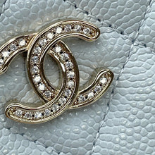 将图像加载到图库查看器中，CHANEL Matelasse CC Logo Fragment Case Baby BlueAP4822 Caviar Leather/Rhinestone
