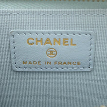 将图像加载到图库查看器中，CHANEL Matelasse CC Logo Fragment Case Baby BlueAP4822 Caviar Leather/Rhinestone
