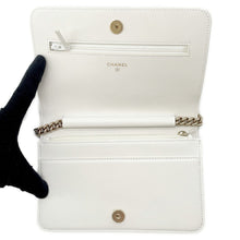 将图像加载到图库查看器中，CHANEL Boy Chanel Chain Wallet WhiteAP1117 Caviar Leather
