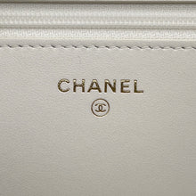 将图像加载到图库查看器中，CHANEL Boy Chanel Chain Wallet WhiteAP1117 Caviar Leather

