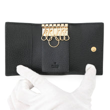 将图像加载到图库查看器中，GUCCI Double G Bicolor 6-Key Case Black/Beige456118 GG Supreme Leather
