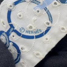 将图像加载到图库查看器中，HERMES Twilly Do Re Boucles Broderie Anglaise Blue/Blanc/MarineH853951S Silk100%
