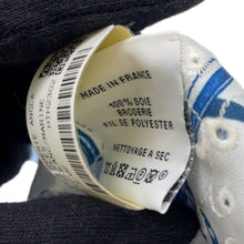 Load image into Gallery viewer, HERMES Twilly Do Re Boucles Broderie Anglaise Blue/Blanc/MarineH853951S Silk100%
