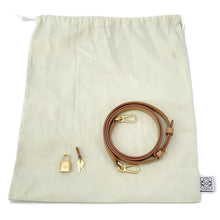 将图像加载到图库查看器中，LOEWE Amazona 23 Anagram Beige/RedA039N07X03 Canvas Leather Size 23
