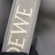 将图像加载到图库查看器中，LOEWE Cuby Cloth Shoulder Bag GrayB906Q63X04 Leather
