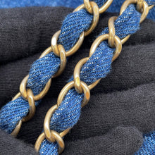 将图像加载到图库查看器中，CHANEL CC Logo Waist Bag Blue Denim
