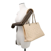 将图像加载到图库查看器中，CHANEL GST tote BeigeA50995 Caviar Leather
