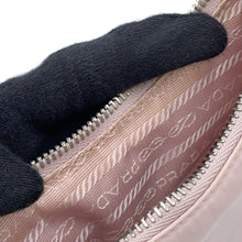将图像加载到图库查看器中，PRADA Re-Nylon Re-Edition 2005 Shoulder Bag Pink1BH204 Nylon
