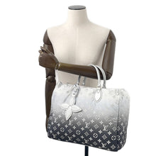 Load image into Gallery viewer, LOUIS VUITTON LV SKI Onthego FrostM11847 Monogram・Nylon Size MM
