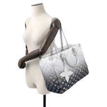 Load image into Gallery viewer, LOUIS VUITTON LV SKI Onthego FrostM11847 Monogram・Nylon Size MM
