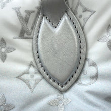 Load image into Gallery viewer, LOUIS VUITTON LV SKI Onthego FrostM11847 Monogram・Nylon Size MM
