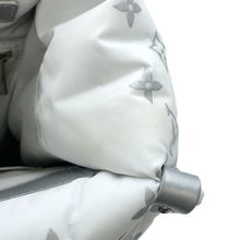 Load image into Gallery viewer, LOUIS VUITTON LV SKI Onthego FrostM11847 Monogram・Nylon Size MM
