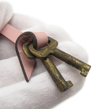 将图像加载到图库查看器中，LOUIS VUITTON fragrance box Pink Epi Leather
