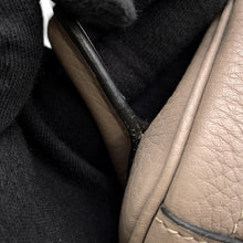 Load image into Gallery viewer, HERMES Lindy Gris Tourterelle Taurillon Clemence Size 34
