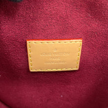 将图像加载到图库查看器中，LOUIS VUITTON Micro Chantilly RedM46643 Monogram
