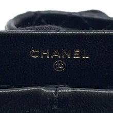 将图像加载到图库查看器中，CHANEL Matelasse Airpods Case BlackAP2207 Lambskin
