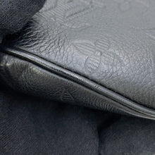 Load image into Gallery viewer, LOUIS VUITTON Discovery・Bumbag NoirM46036 Monogram Shadow Size PM

