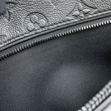 Load image into Gallery viewer, LOUIS VUITTON Discovery・Bumbag NoirM46036 Monogram Shadow Size PM
