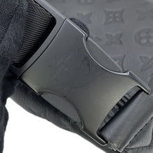 Load image into Gallery viewer, LOUIS VUITTON Discovery・Bumbag NoirM46036 Monogram Shadow Size PM
