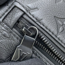 Load image into Gallery viewer, LOUIS VUITTON Discovery・Bumbag NoirM46036 Monogram Shadow Size PM
