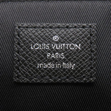 将图像加载到图库查看器中，LOUIS VUITTON Roman NoirM32726 Taiga Leather Size PM
