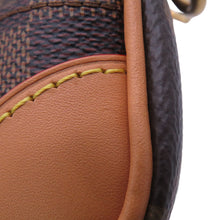 将图像加载到图库查看器中，LOUIS VUITTON Trocadero Wearable Wallet BrownM26020 Monogram・Landscape
