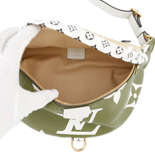 将图像加载到图库查看器中，LOUIS VUITTON Bumbag Khaki/White/BeigeM44611 Monogram Monogram Giant
