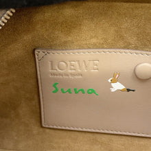 Load image into Gallery viewer, LOEWE Suna Fujita Collaboration Amazona Cropped 2-Way Bag Sand Leather Size 23
