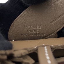 将图像加载到图库查看器中，HERMES Rodeo Pegasus Etoupe Lambskin Size PM
