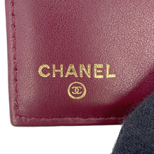 将图像加载到图库查看器中，CHANEL Matelasse Compact Wallet BurgundyAP4806 Caviar Leather
