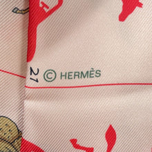 Load image into Gallery viewer, HERMES Twilly PARADE Rose Pearl/Marine/Multicolor064150S Silk100%
