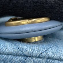 将图像加载到图库查看器中，CHANEL Matelasse Hobo Shoulder Bag Light BlueAS5339 Denim
