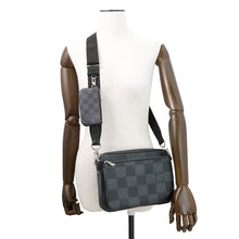 将图像加载到图库查看器中，LOUIS VUITTON Trio Messenger NoirN50017 Damier Graphite 3D
