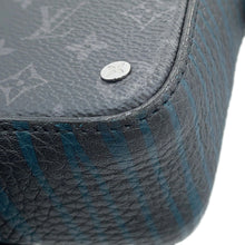 将图像加载到图库查看器中，LOUIS VUITTON Volga on Strap NoirM69688 Monogram Eclipse
