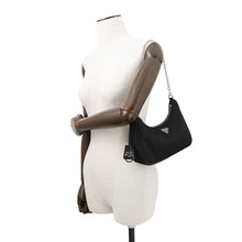将图像加载到图库查看器中，PRADA Re-Edition 2005 Re-Nylon Shoulder Bag Black1BH204 Nylon

