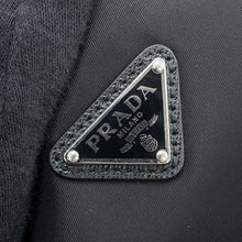 将图像加载到图库查看器中，PRADA Re-Edition 2005 Re-Nylon Shoulder Bag Black1BH204 Nylon
