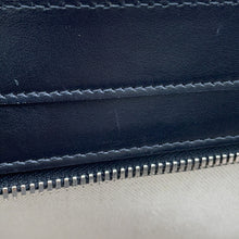 Load image into Gallery viewer, GUCCI GG embossed Tote Bag Black625774 GG emboss
