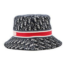 将图像加载到图库查看器中，Dior Oblique Trotter Hat Size 58 Navy/Red Rayon56% Cotton27% Silk9% Polyester8%

