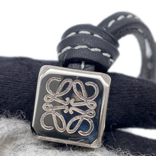 将图像加载到图库查看器中，LOEWE Koala Bag Charm Gray/BlackC880232X01 Felt Leather
