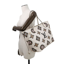 将图像加载到图库查看器中，LOUIS VUITTON Neverfull claimM45819 Monogram Wild at Heart Size MM

