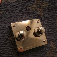 将图像加载到图库查看器中，LOUIS VUITTON side trunk BrownM46358 Monogram Size MM
