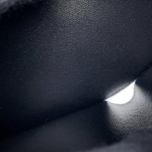 将图像加载到图库查看器中，HERMES BEAN Compact Black Epsom
