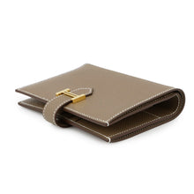 将图像加载到图库查看器中，HERMES Bean compact Etoupe Epsom
