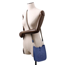 将图像加载到图库查看器中，HERMES Evelyne Amazon Long Blue Tie Taurillon Clemence Size TPM
